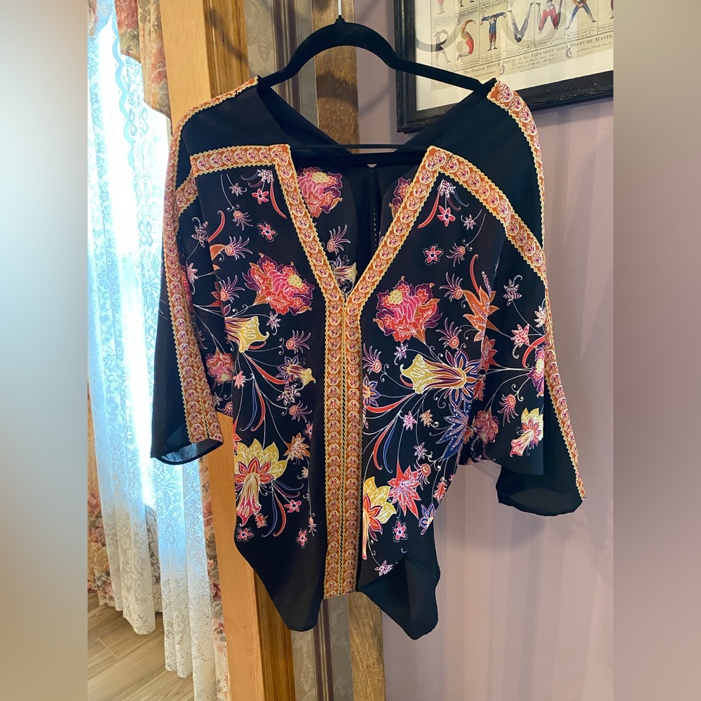 Rose & Olive flowing kimono blouse size S floral Asian style NWOT,swim cover